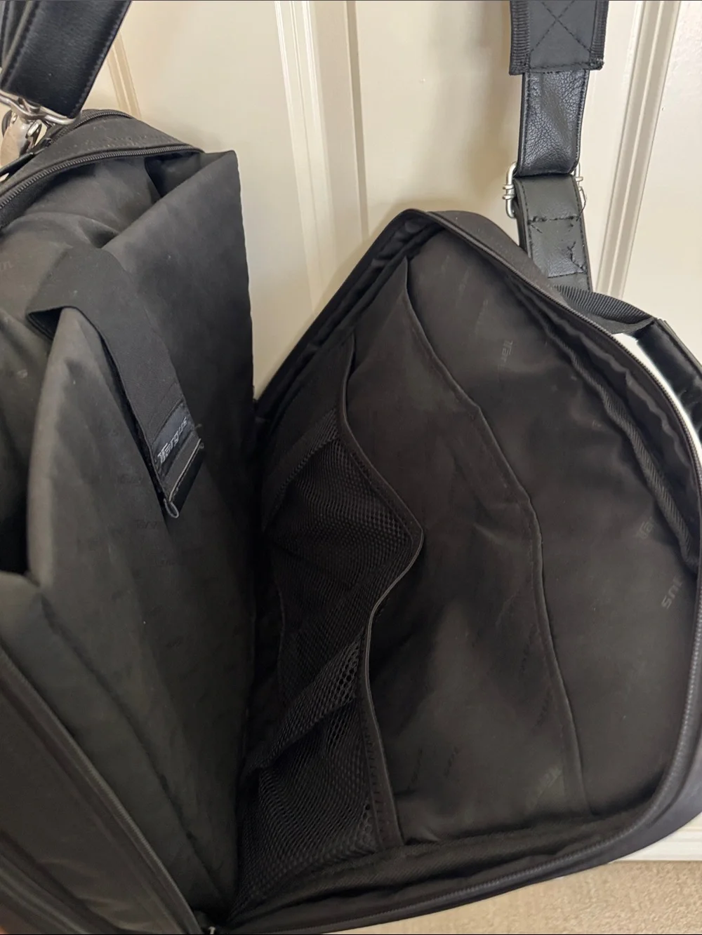Black Men's Laptop Bag with Shoulder Strap Good Condition